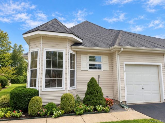 [Riverhead Real Estate, listing number 7347812]
