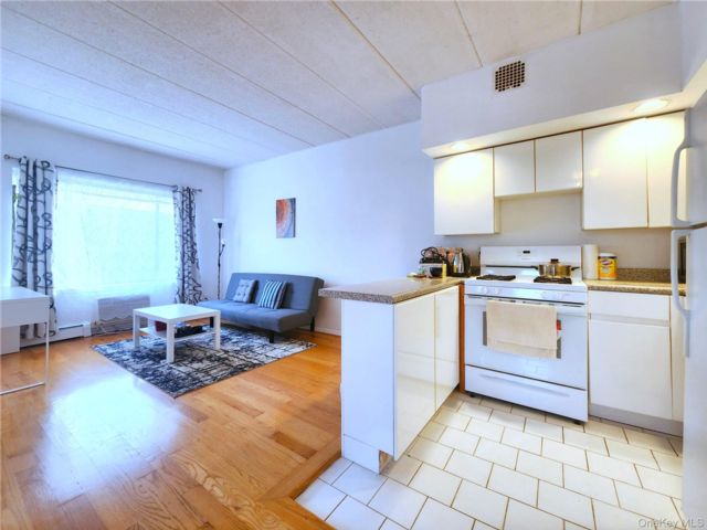  1 BR,  1.00 BTH &nbsp;House style home in Flushing