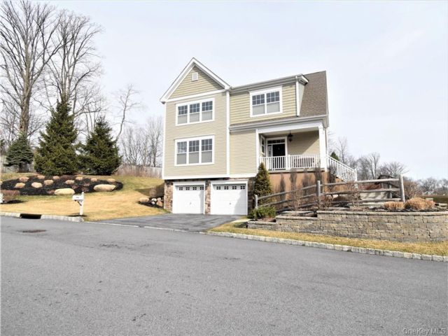  3 BR,  3.00 BTH &nbsp;Contemporary style home in Middletown
