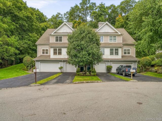  2 BR,  3.00 BTH &nbsp;Condo style home in Peekskill