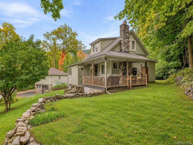  4 BR,  2.00 BTH &nbsp;Craftsman style home in Cornwall