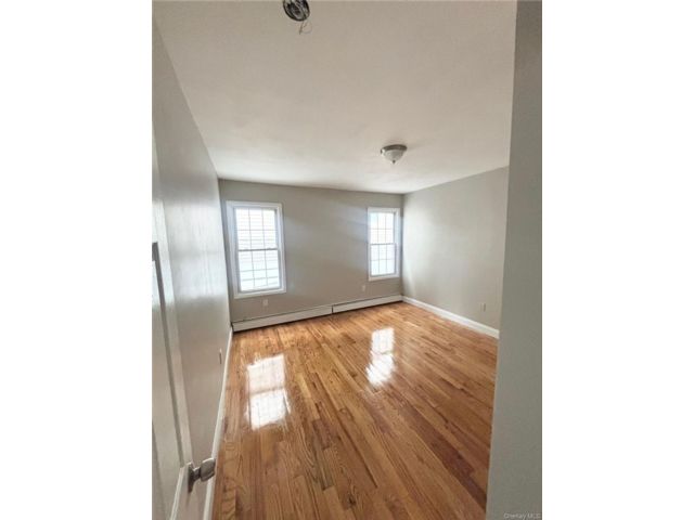  5 BR,  2.00 BTH &nbsp;House style home in Cypress Hills