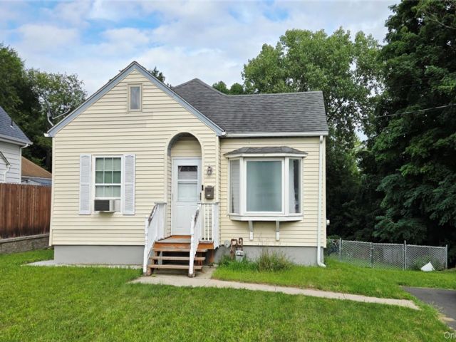  2 BR,  1.00 BTH &nbsp;Bungalow style home in Middletown