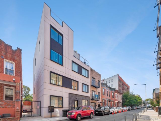  2 BR,  2.00 BTH &nbsp;Contemporary style home in Crown Heights