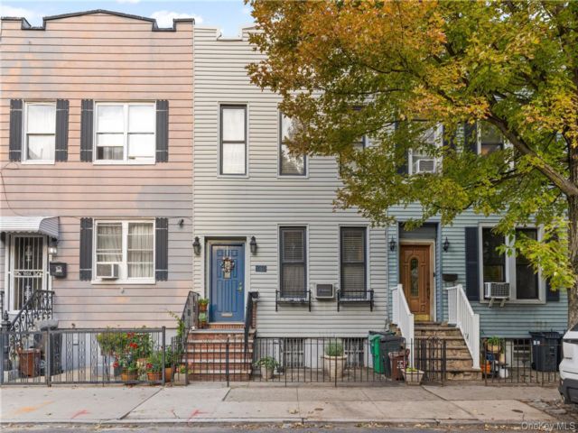  4 BR,  2.00 BTH &nbsp;Other style home in Greenpoint