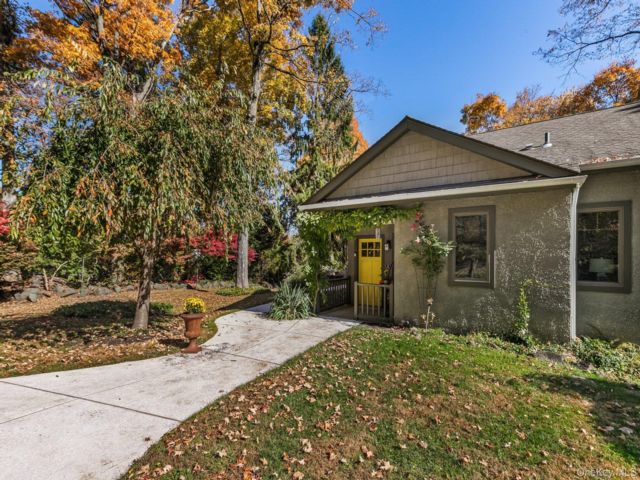  3 BR,  3.00 BTH &nbsp;Craftsman style home in Croton-on-hudson
