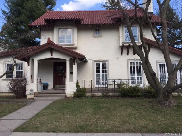  1 BR,  1.00 BTH &nbsp;Full floor apar style home in Bayside