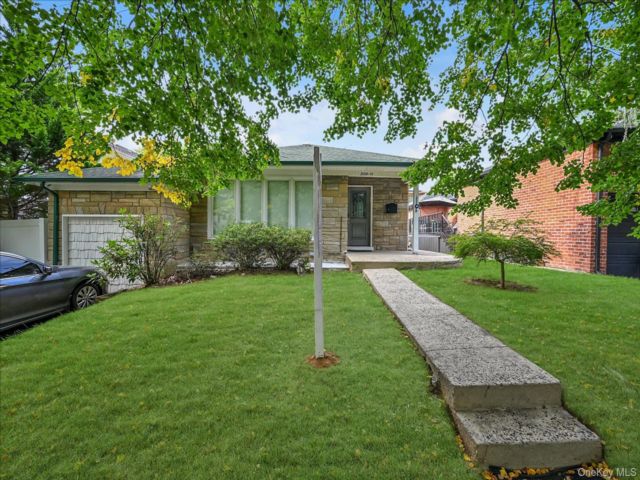  4 BR,  2.00 BTH &nbsp;Hi ranch style home in Hollis Hills
