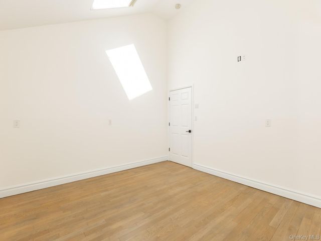 [PHOTO]