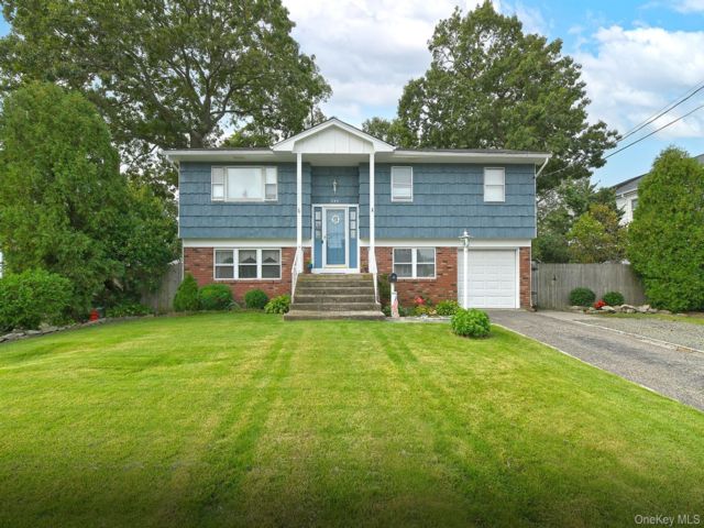  5 BR,  2.00 BTH &nbsp;Hi ranch style home in Lindenhurst