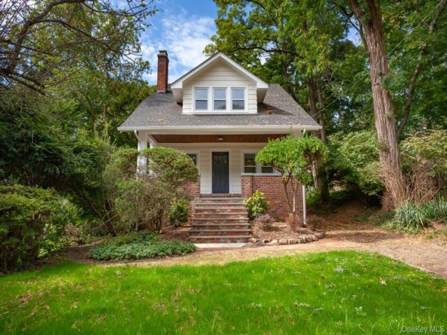  5 BR,  2.00 BTH &nbsp;Colonial style home in Peekskill