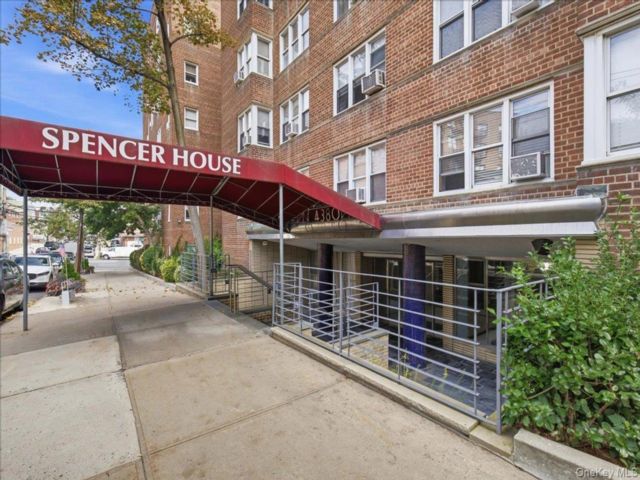 [Woodlawn Real Estate, listing number 7348110]