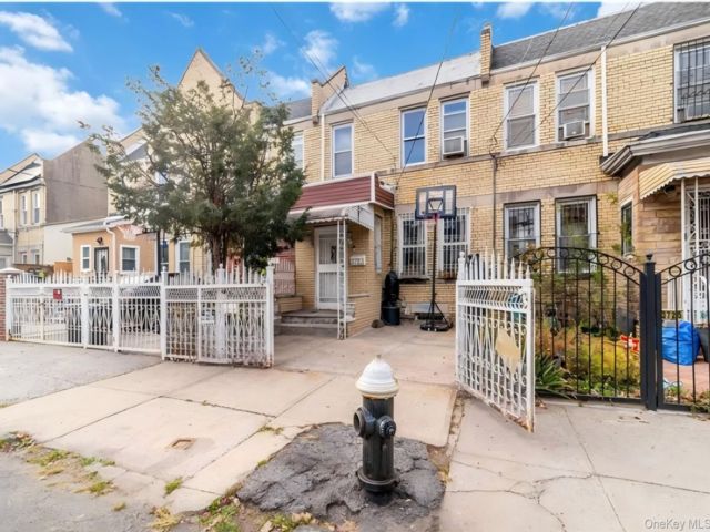 3 BR,  2.00 BTH &nbsp;Other style home in Wakefield