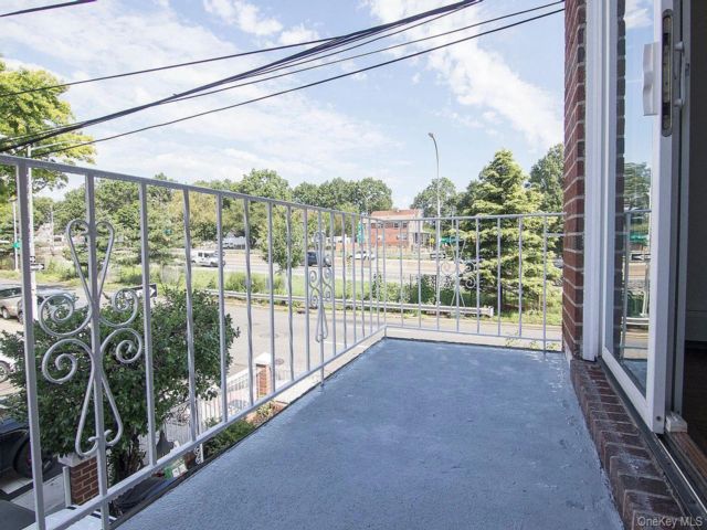  7 BR,  3.00 BTH &nbsp;House style home in Fresh Meadows