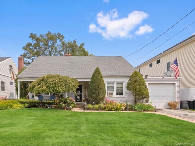  4 BR,  1.00 BTH &nbsp;Cape cod style home in Oceanside