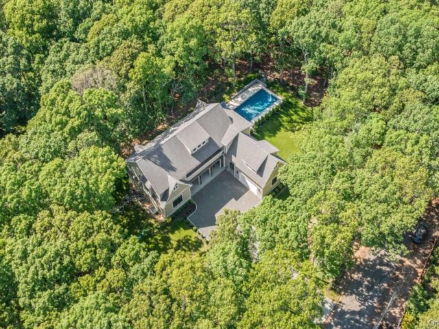  6 BR,  7.00 BTH &nbsp;Traditional style home in Cutchogue