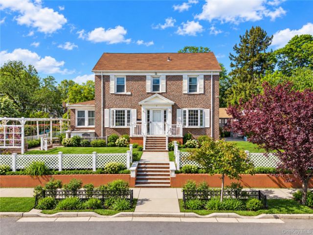  4 BR,  3.00 BTH &nbsp;Colonial style home in Flushing