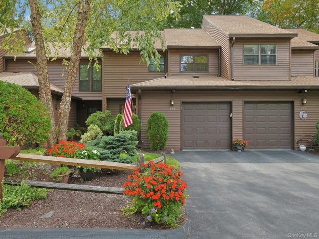  2 BR,  3.00 BTH &nbsp;Condo style home in Ossining