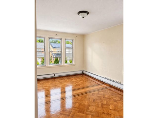 [Flatlands Real Estate, listing number 7348261]