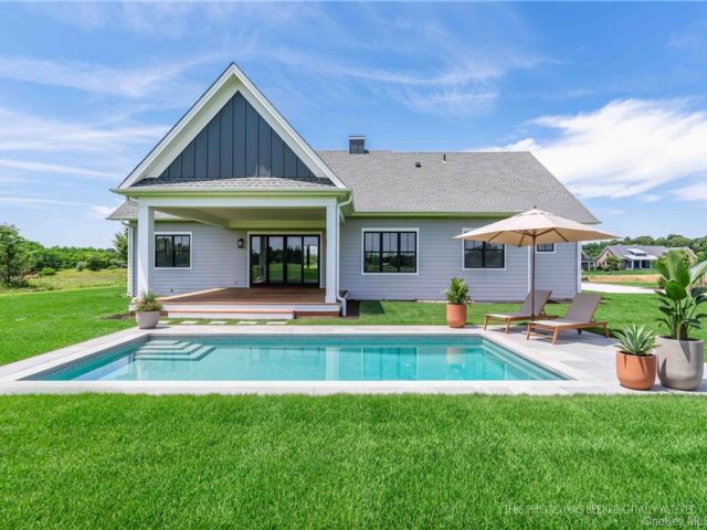  3 BR,  3.00 BTH &nbsp;Ranch style home in Baiting Hollow