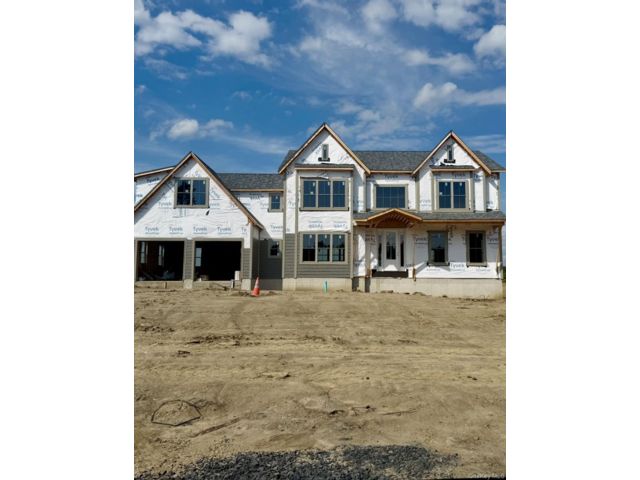  4 BR,  4.00 BTH &nbsp;Colonial style home in Middletown