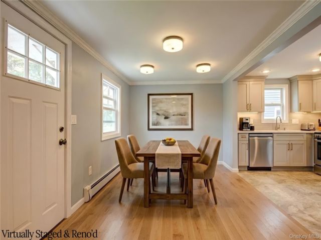  1 BR,  1.00 BTH &nbsp;Modern style home in Wheatley Heights