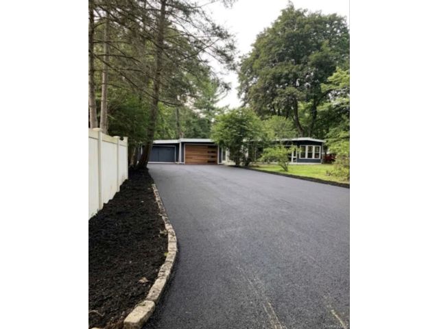  2 BR,  2.00 BTH &nbsp;Mid-century mod style home in Croton-on-hudson