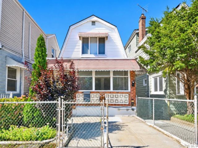  3 BR,  3.00 BTH &nbsp;A-frame style home in Esplanade