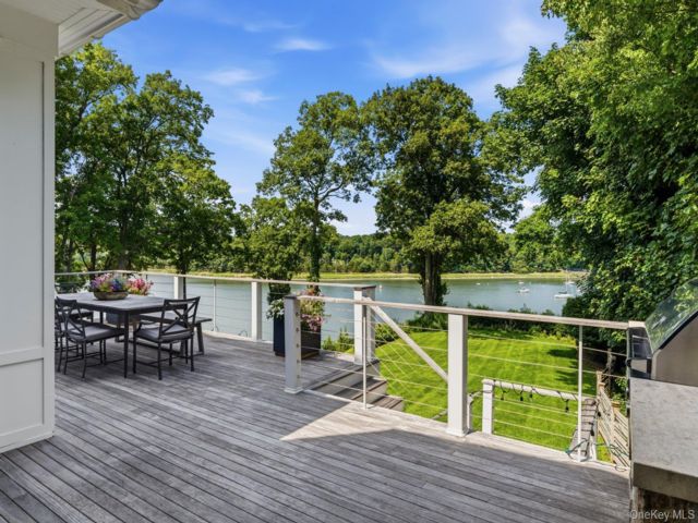 [PHOTO]