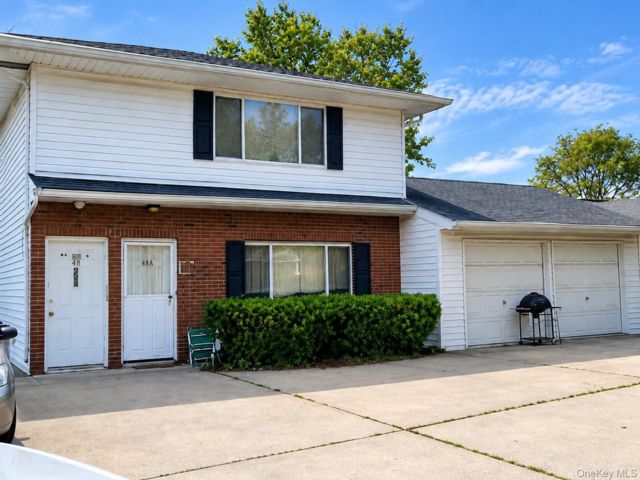  4 BR,  3.00 BTH &nbsp;Hi ranch style home in West Babylon