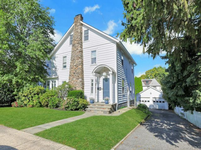  4 BR,  3.00 BTH &nbsp;Colonial style home in Mamaroneck