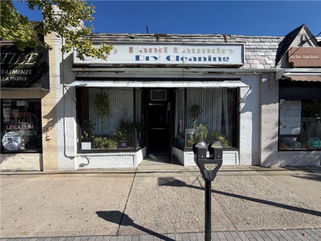 Studio,  0.00 BTH &nbsp;Commercial style home in Garden City