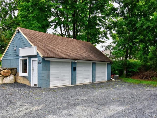 Studio,  0.00 BTH &nbsp;Commercial style home in New Windsor
