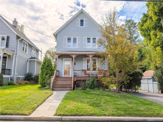  3 BR,  2.00 BTH &nbsp;Colonial style home in Oyster Bay