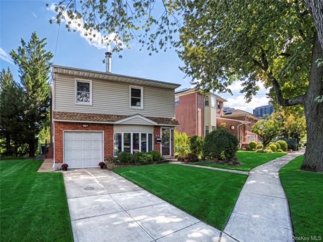  4 BR,  3.00 BTH &nbsp;Other style home in Little Neck
