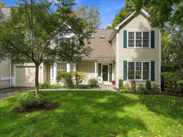  3 BR,  4.00 BTH &nbsp;Condo style home in Mount Kisco