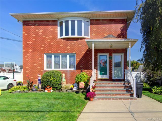  3 BR,  2.00 BTH &nbsp;Other style home in Franklin Square
