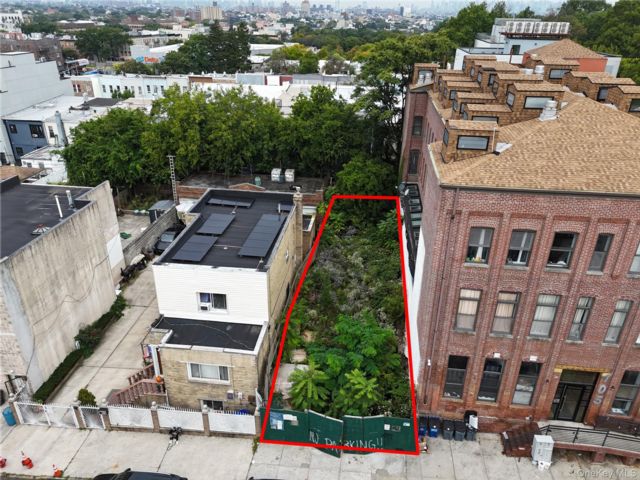 Lot <b>Size:</b>  &nbsp;House style home in East New York