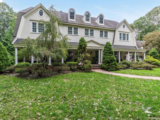  4 BR,  6.00 BTH &nbsp;Carriage house style home in Southold