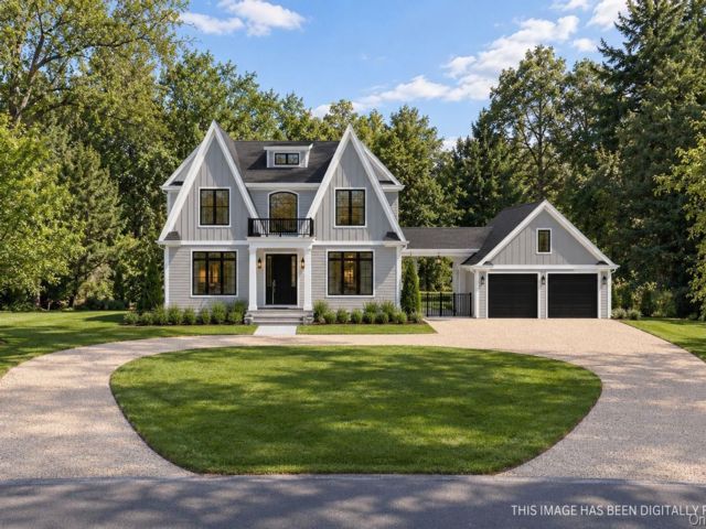  7 BR,  7.00 BTH &nbsp;Farmhouse style home in Greenport