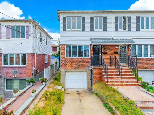 3 BR,  2.00 BTH &nbsp;Other style home in Whitestone