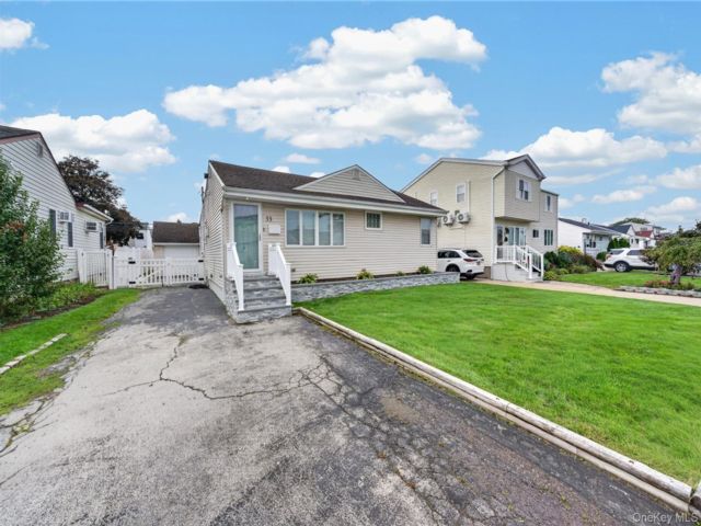  3 BR,  1.00 BTH &nbsp;Ranch style home in Freeport