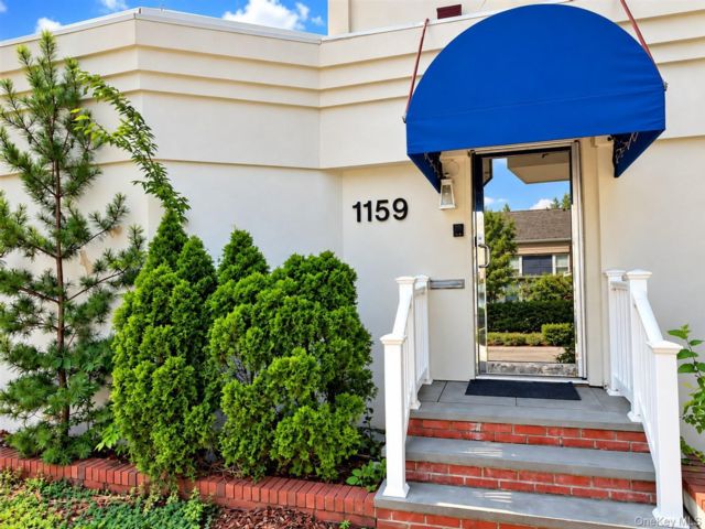  1 BR,  1.00 BTH &nbsp;Other style home in Hewlett