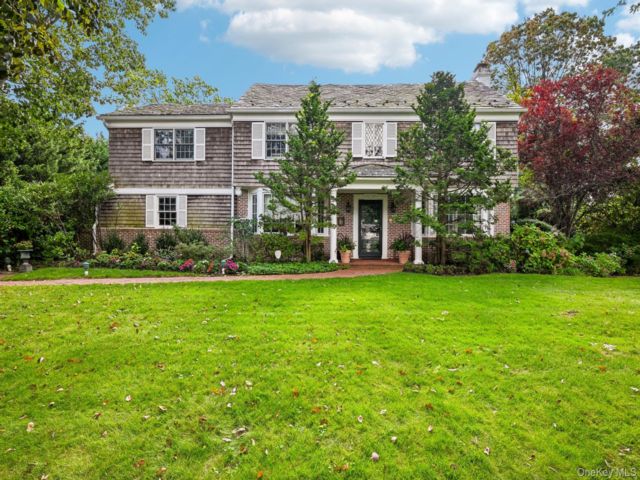  6 BR,  6.00 BTH &nbsp;Colonial style home in Hewlett Bay Park