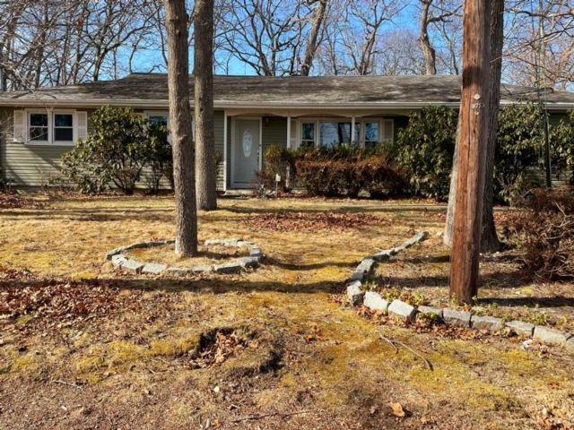  3 BR,  2.00 BTH &nbsp;Ranch style home in East Patchogue