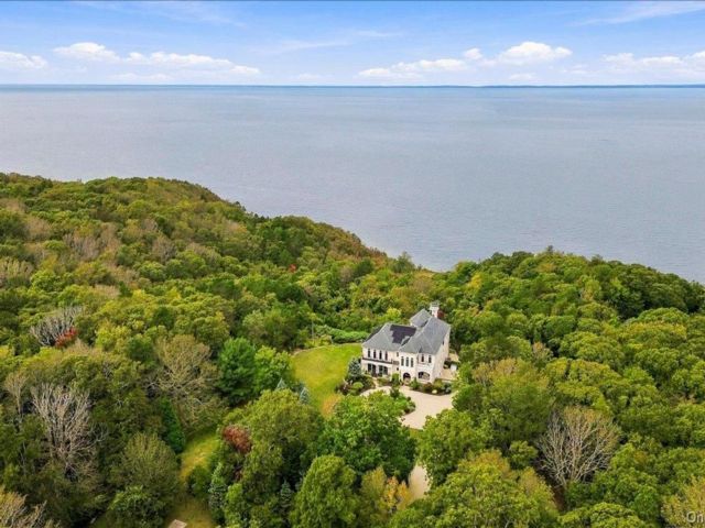  5 BR,  6.00 BTH &nbsp;Mediterranean style home in Baiting Hollow
