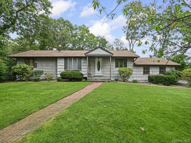  3 BR,  1.00 BTH &nbsp;Ranch style home in Farmingville