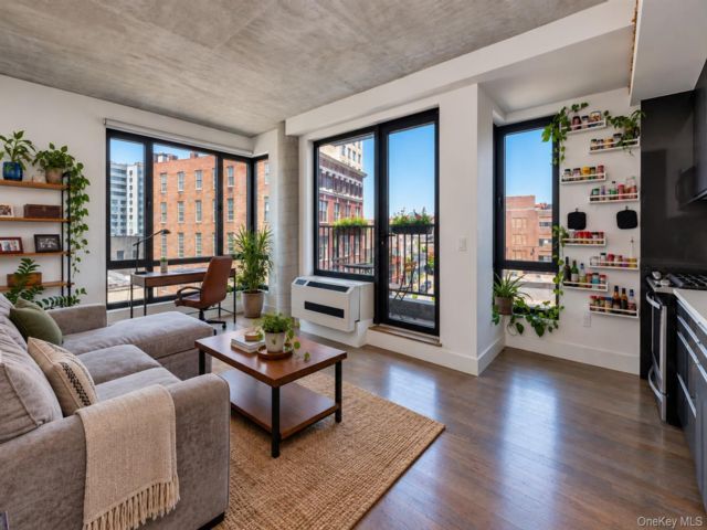  1 BR,  1.00 BTH &nbsp;Mid rise style home in Melcourt