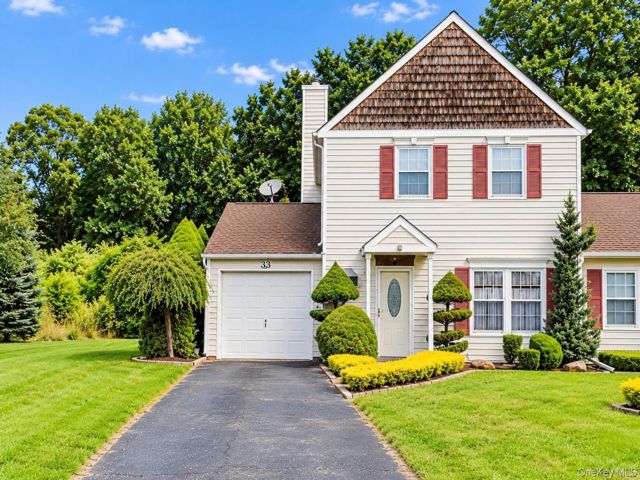  3 BR,  3.00 BTH &nbsp;Condo style home in Coram