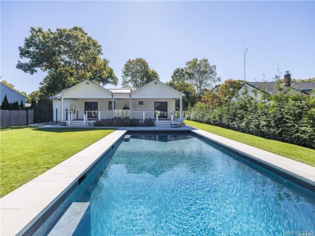  5 BR,  4.00 BTH &nbsp;Ranch style home in Hampton Bays